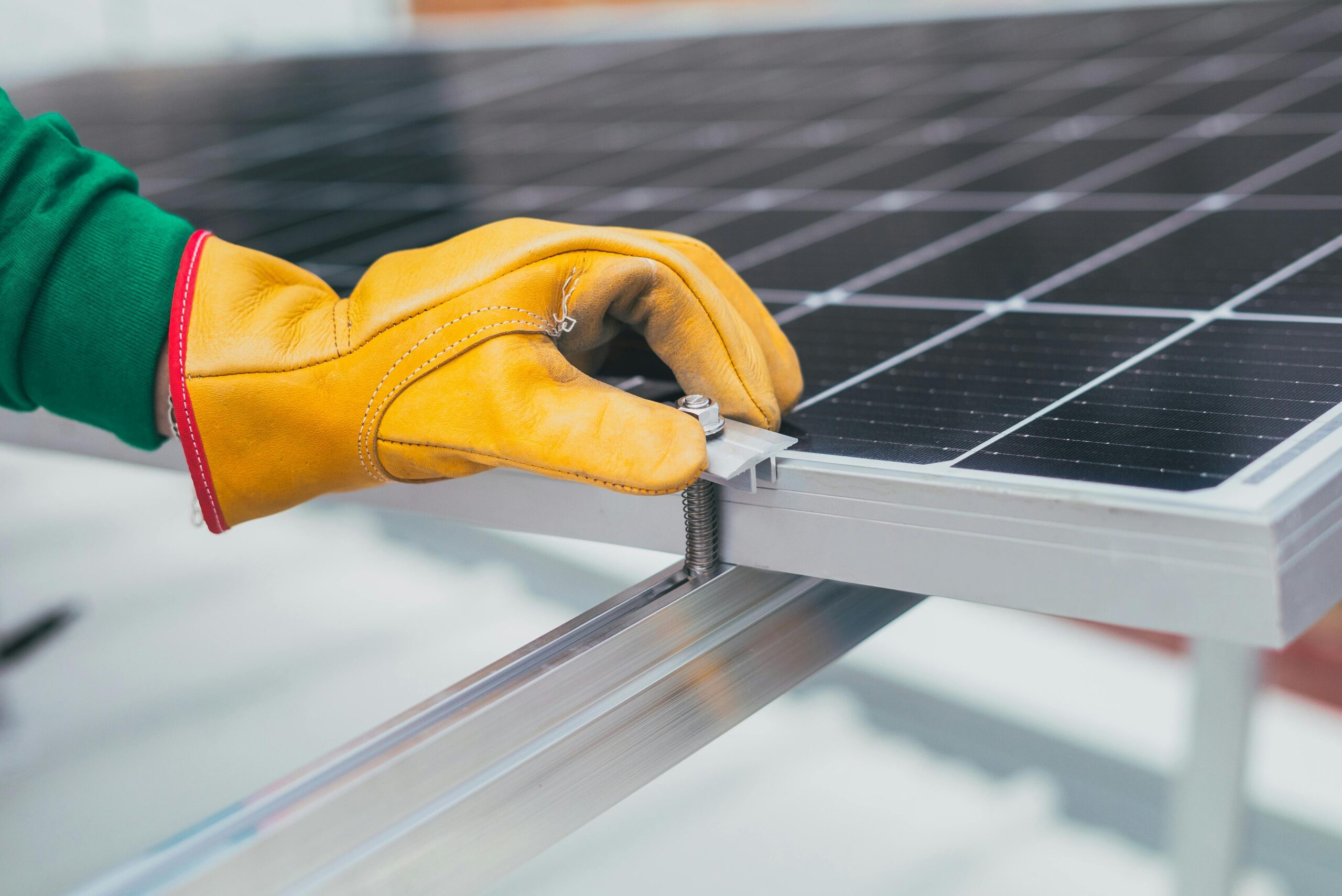 Diseños de Ingeniería Solar – Desarrollamos ingeniería básica y de detalle, optimizando el rendimiento y la instalación de sistemas solares fotovoltaicos.